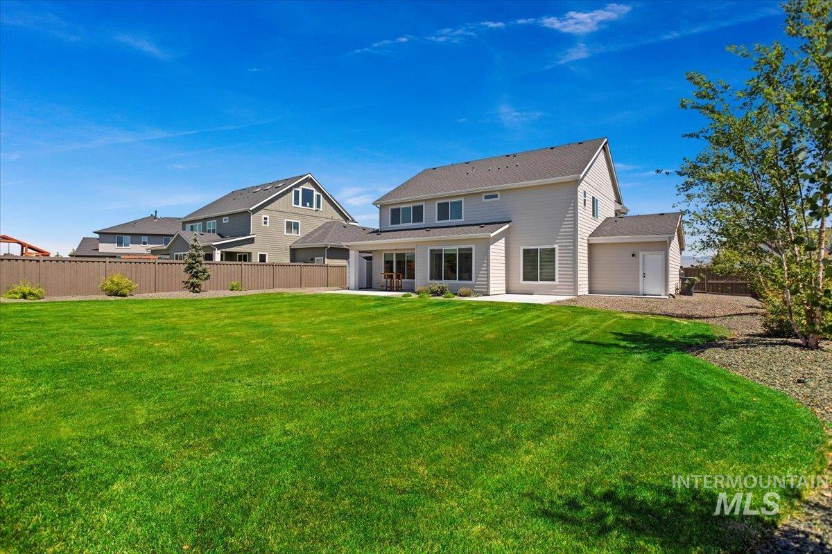 2737 N Rivington Ave.