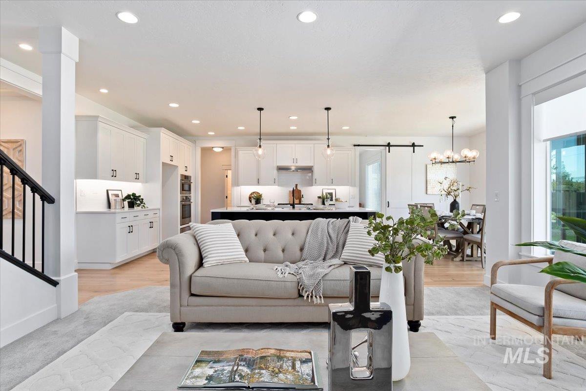 2737 N Rivington Ave.