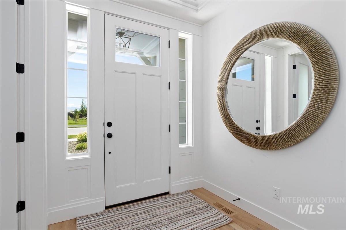 2737 N Rivington Ave.