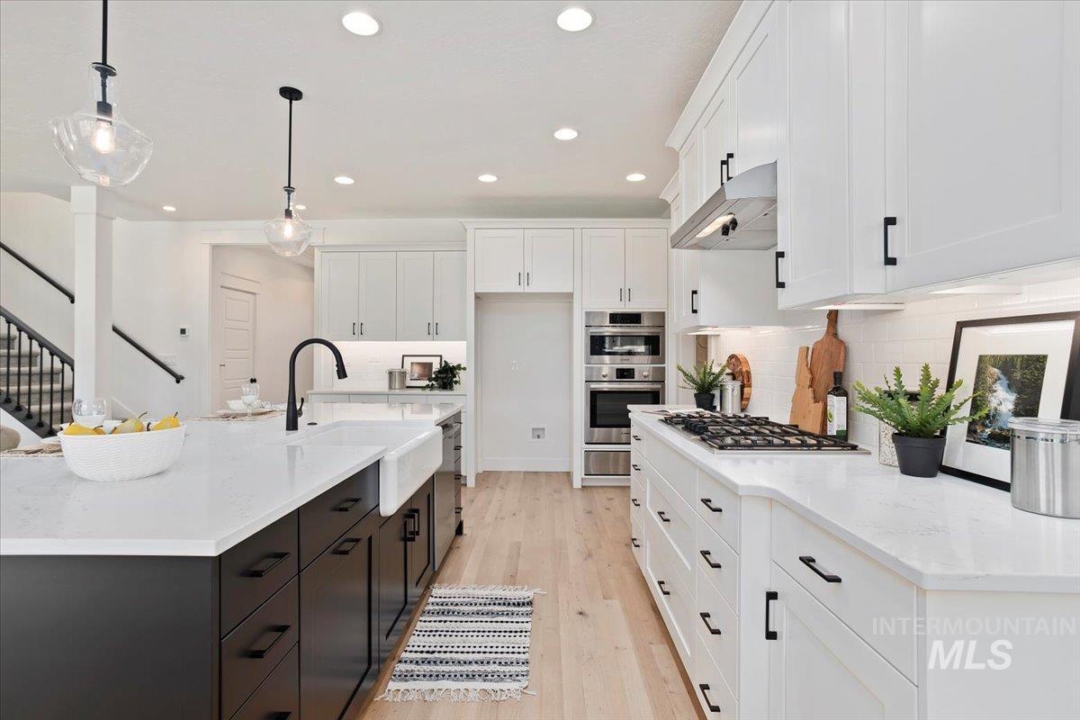 2737 N Rivington Ave.