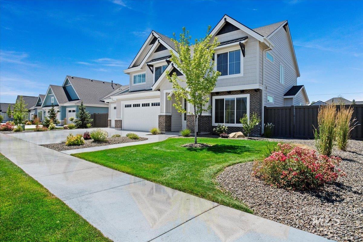 2737 N Rivington Ave.