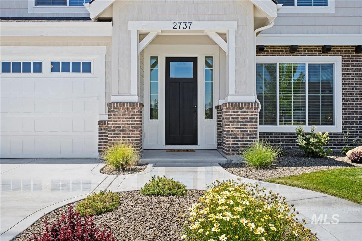 2737 N Rivington Ave.