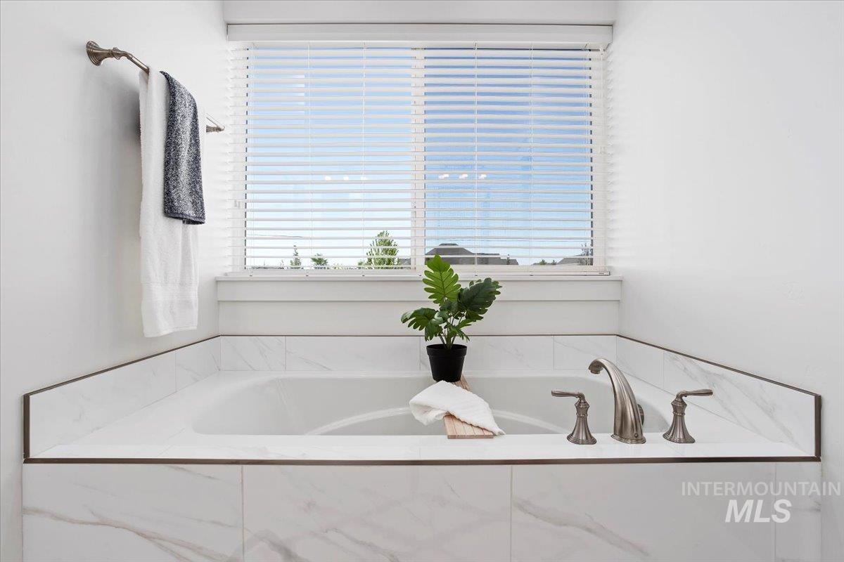 2737 N Rivington Ave.