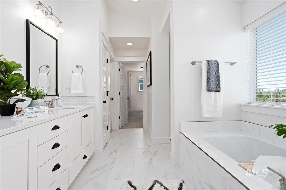 2737 N Rivington Ave.