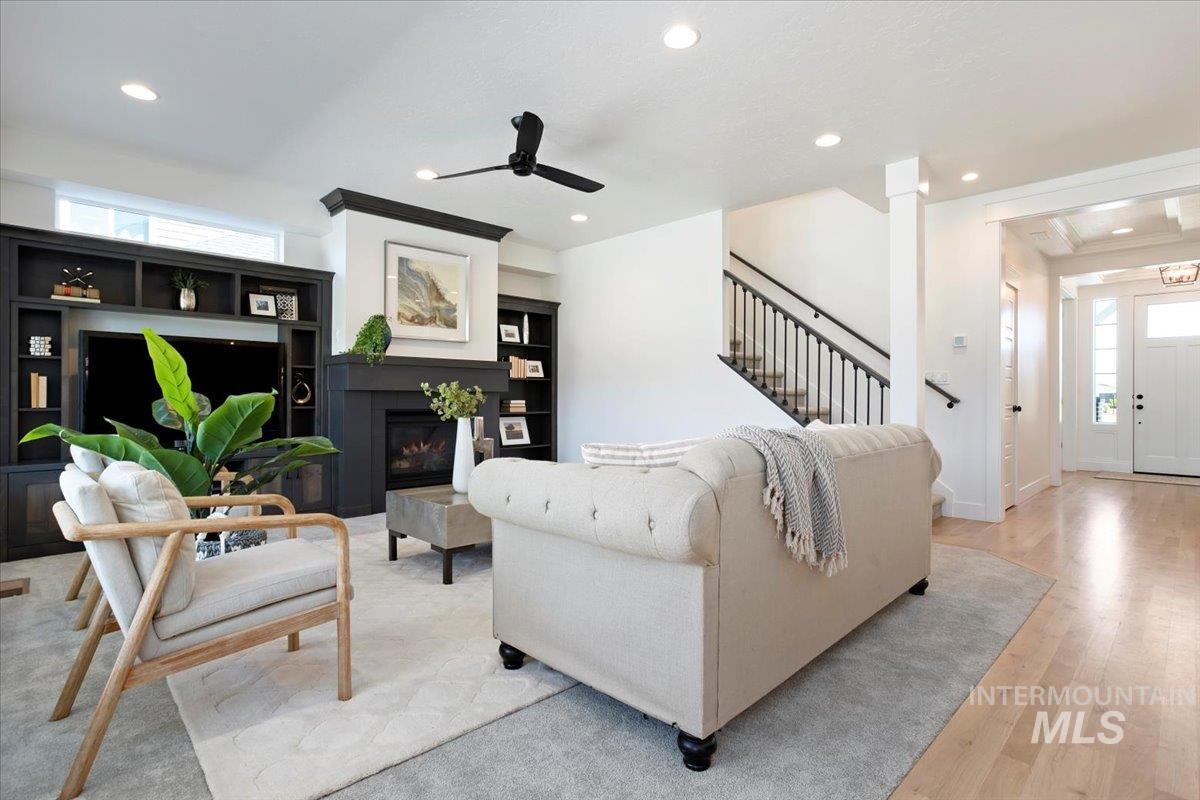 2737 N Rivington Ave.