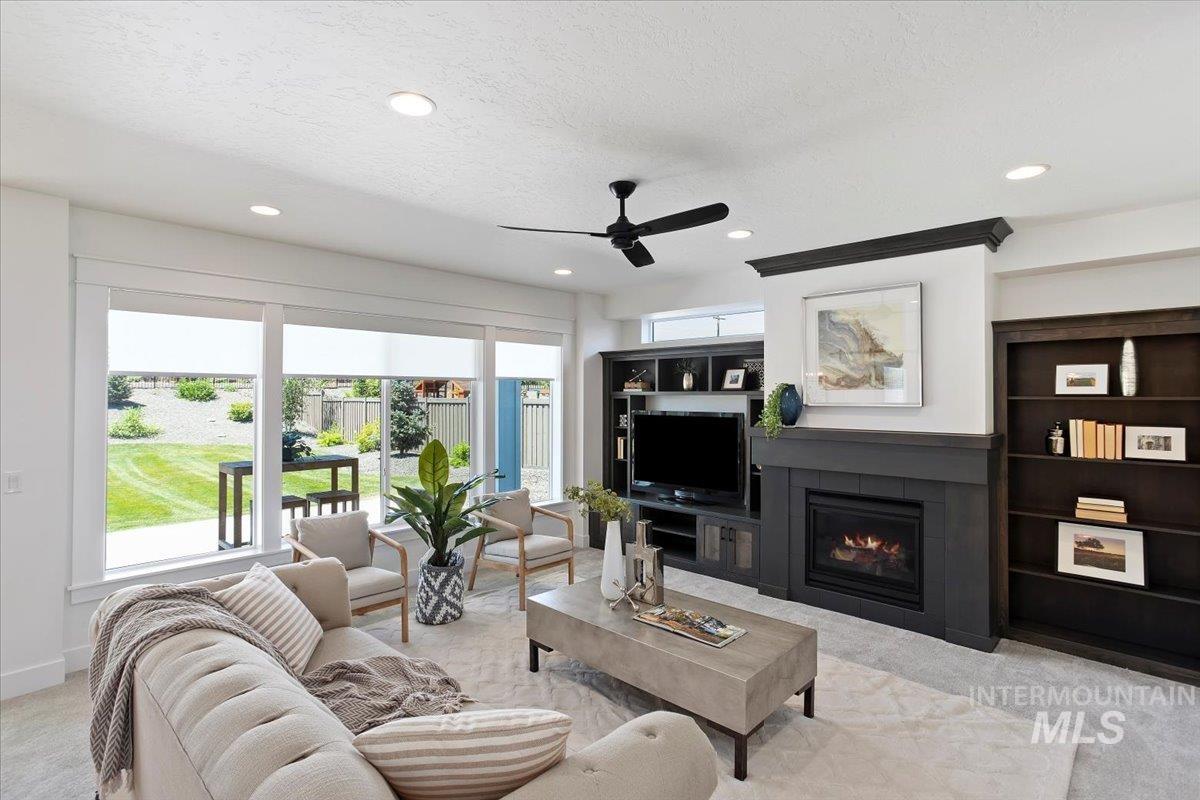 2737 N Rivington Ave.