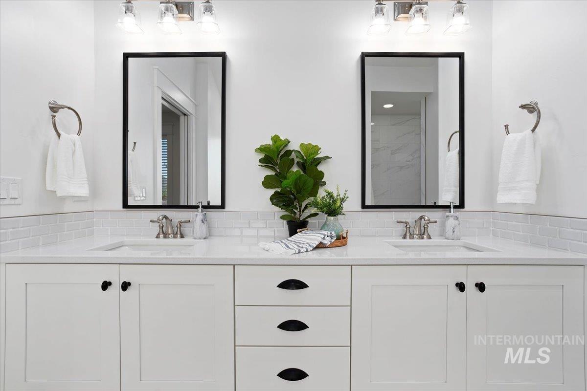 2737 N Rivington Ave.