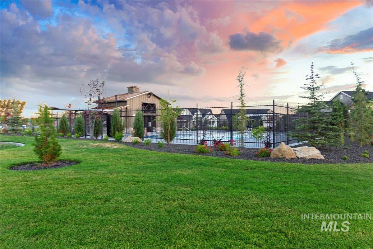 2737 N Rivington Ave.