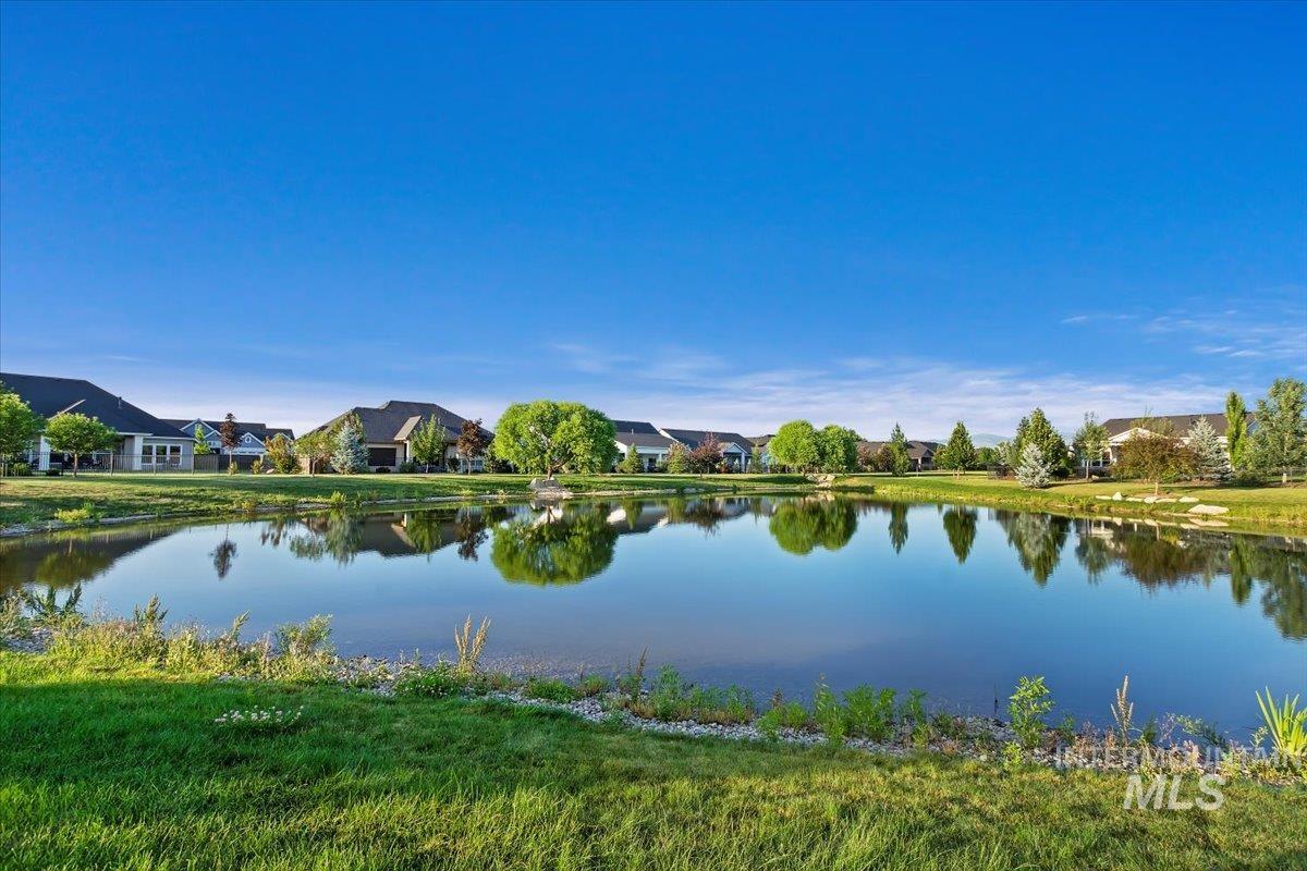 2737 N Rivington Ave.