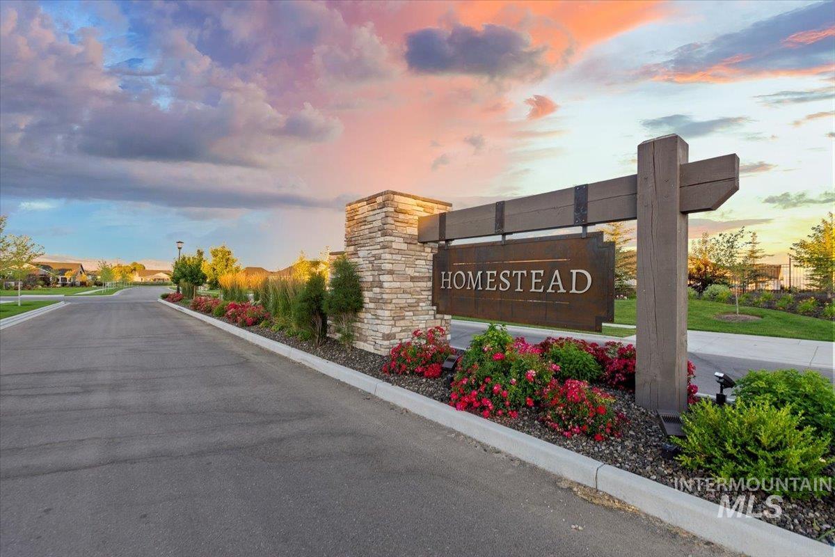 2737 N Rivington Ave.