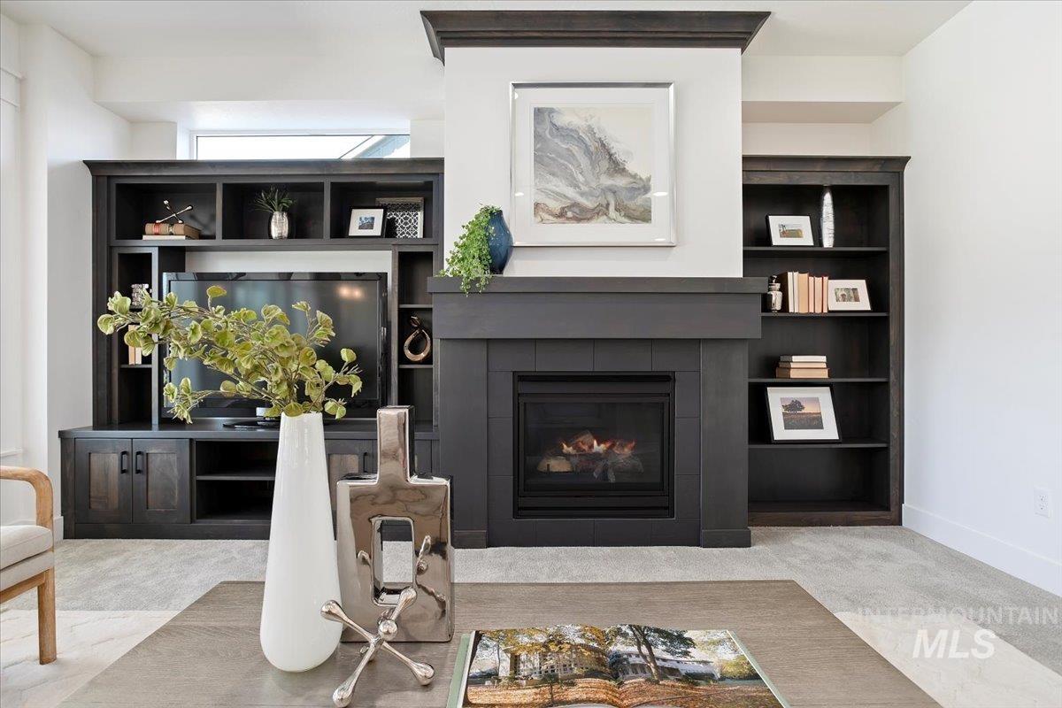 2737 N Rivington Ave.