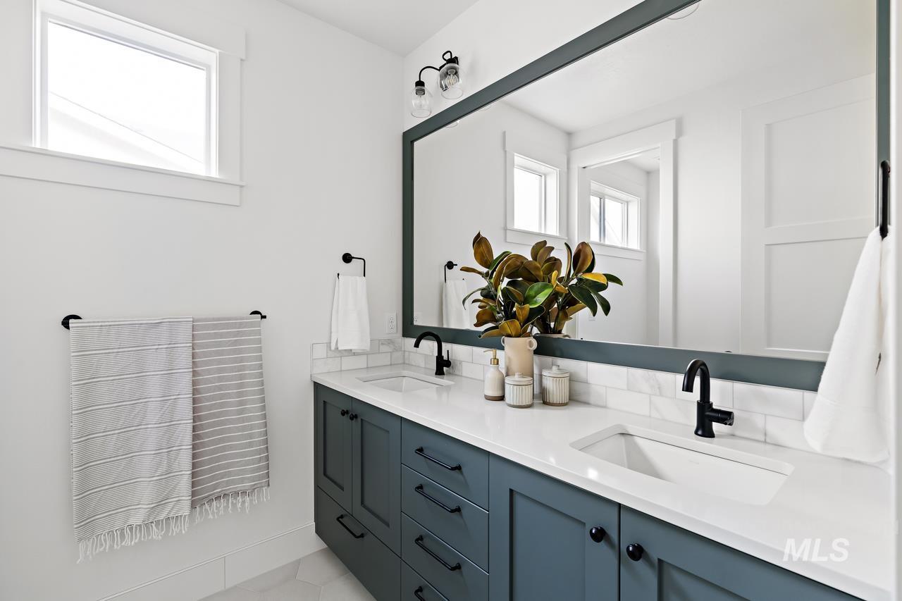 2547 N Black Forest Way