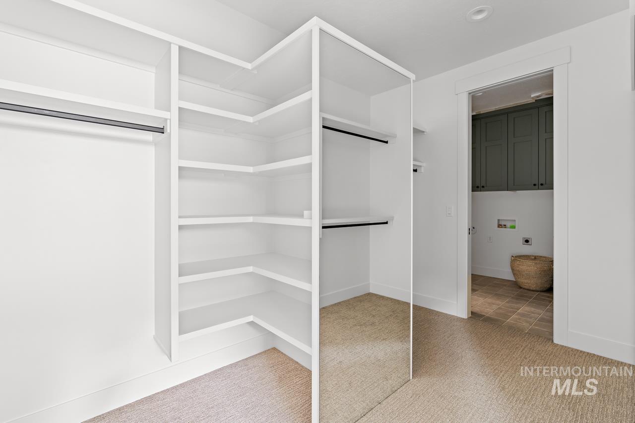 2547 N Black Forest Way