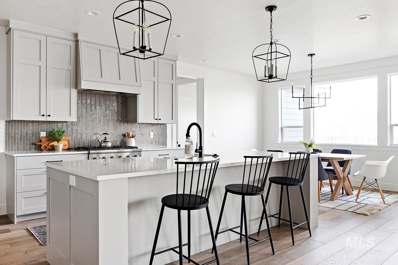 2547 N Black Forest Way