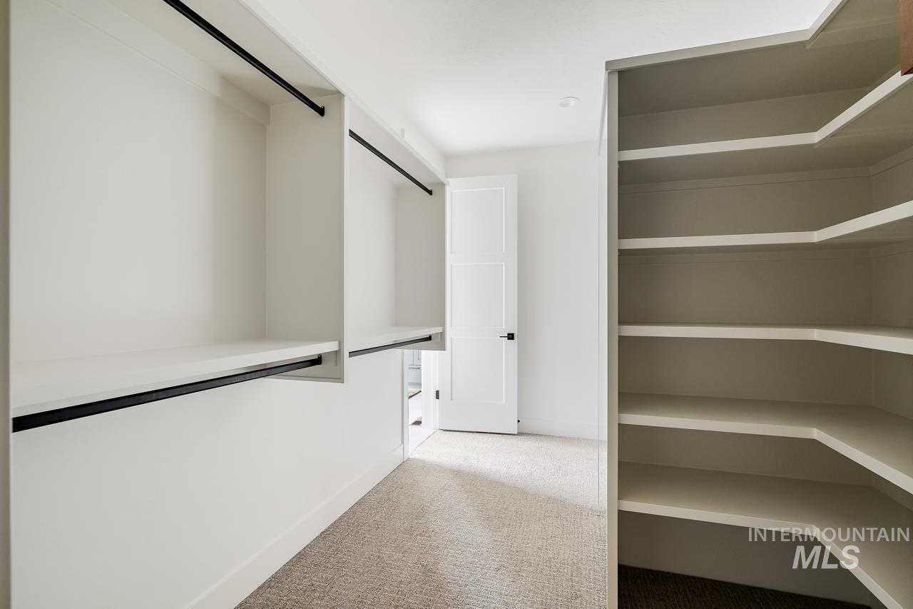 2547 N Black Forest Way