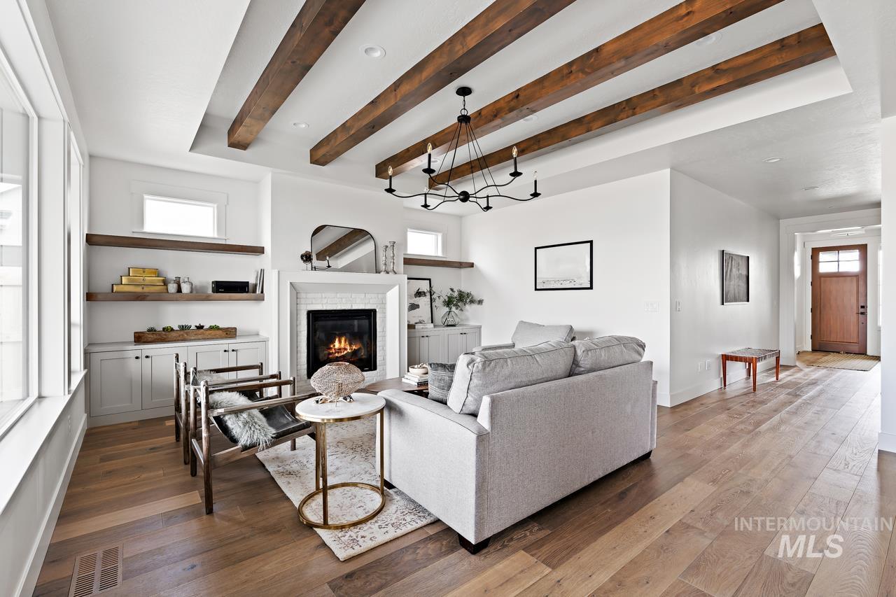 2547 N Black Forest Way