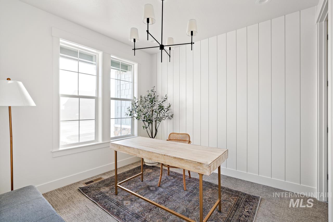 2547 N Black Forest Way