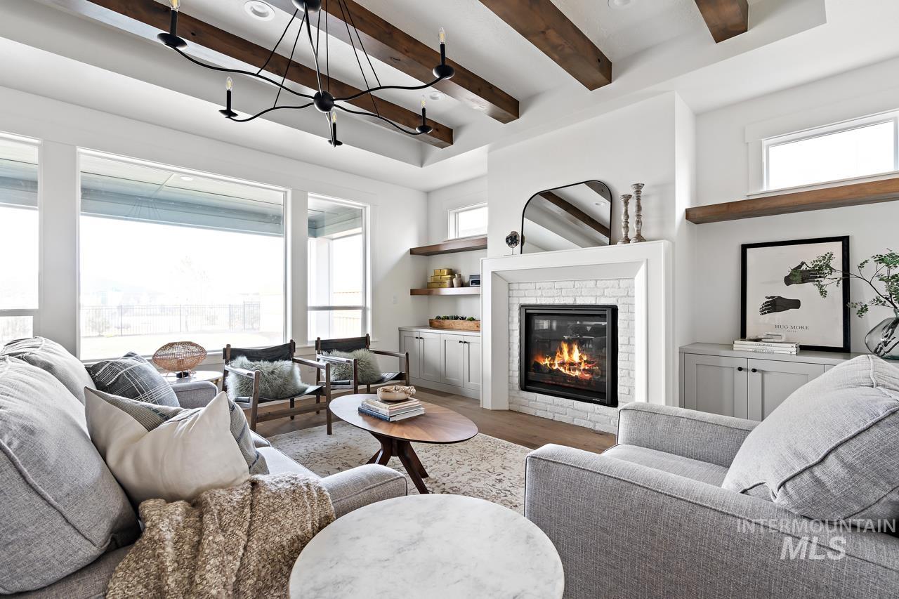 2547 N Black Forest Way