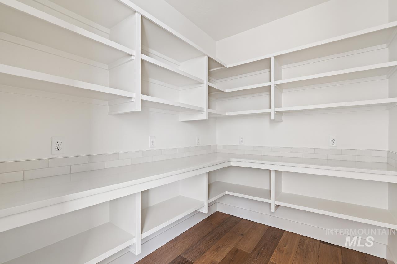 2547 N Black Forest Way