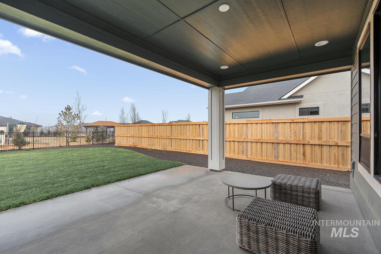 2547 N Black Forest Way