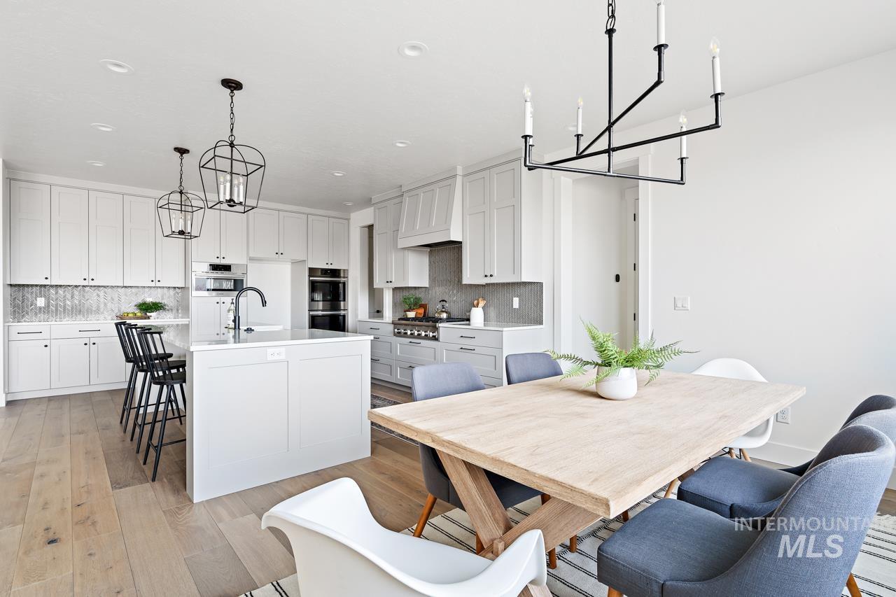 2547 N Black Forest Way