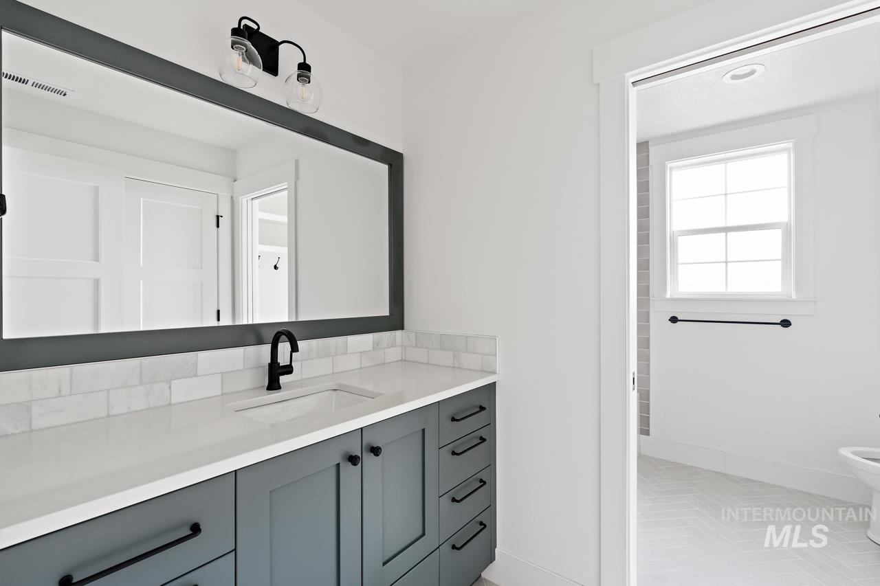 2547 N Black Forest Way