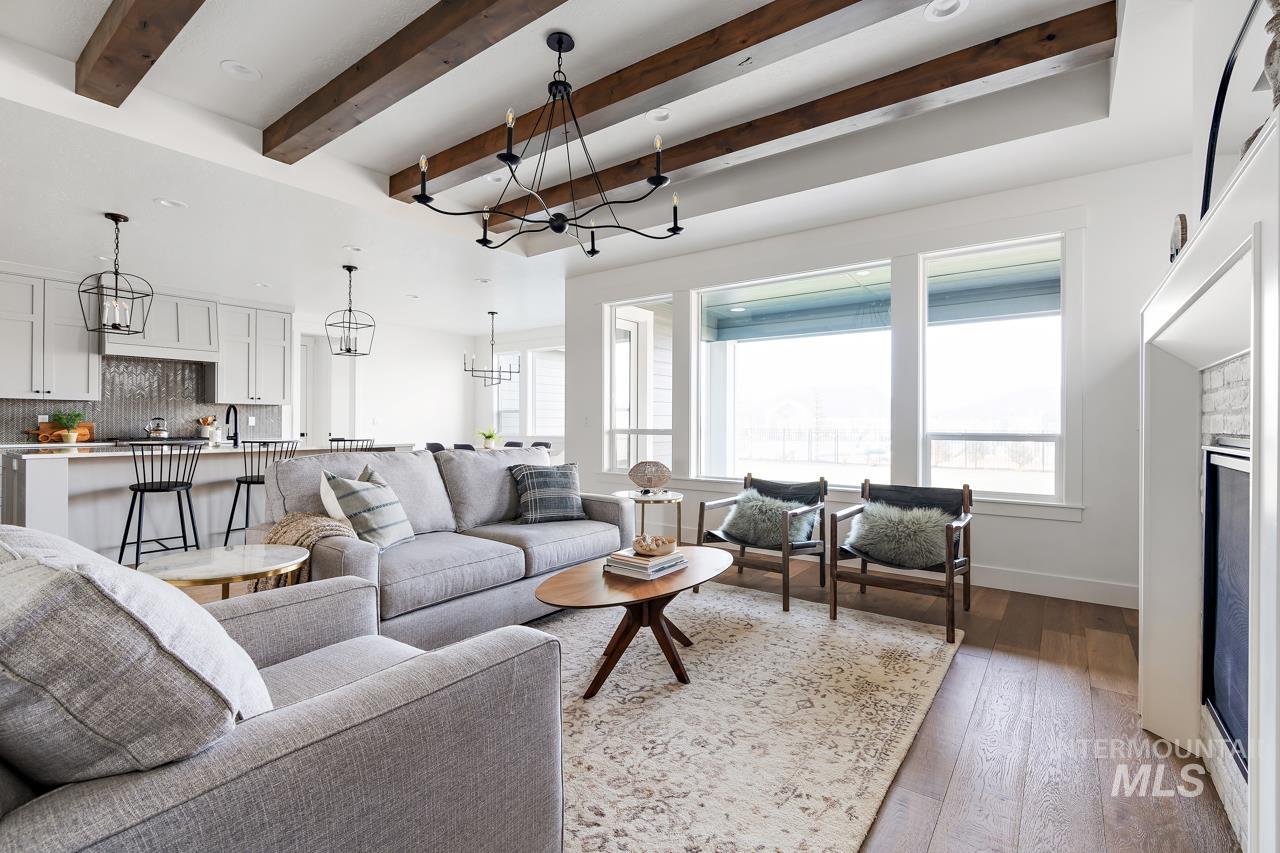 2547 N Black Forest Way