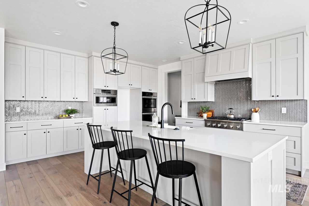 2547 N Black Forest Way