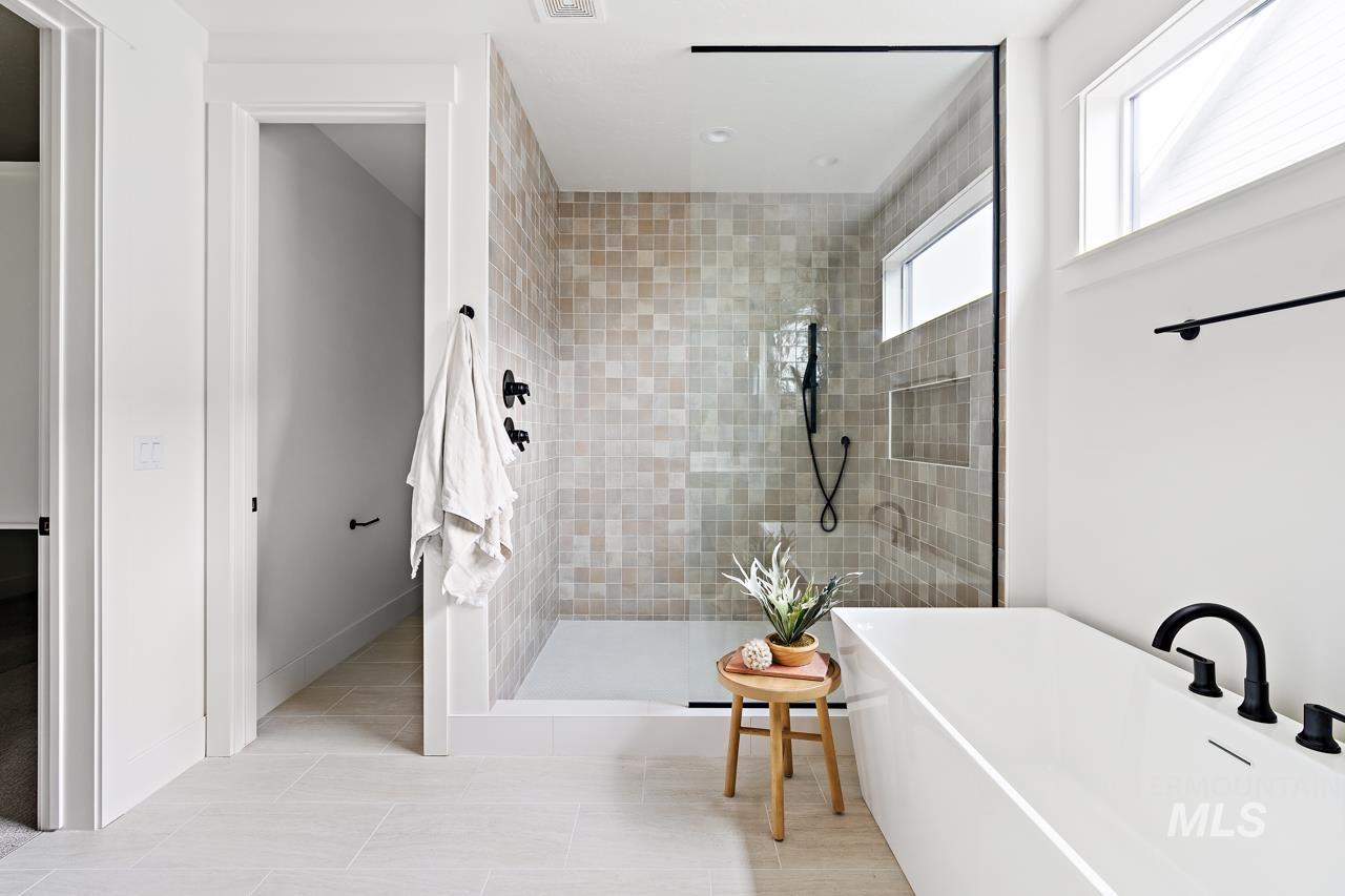 2547 N Black Forest Way