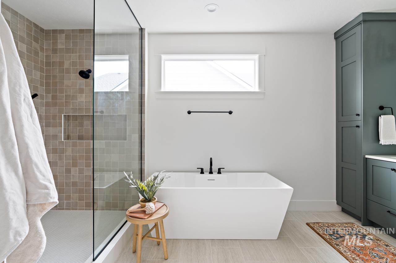 2547 N Black Forest Way