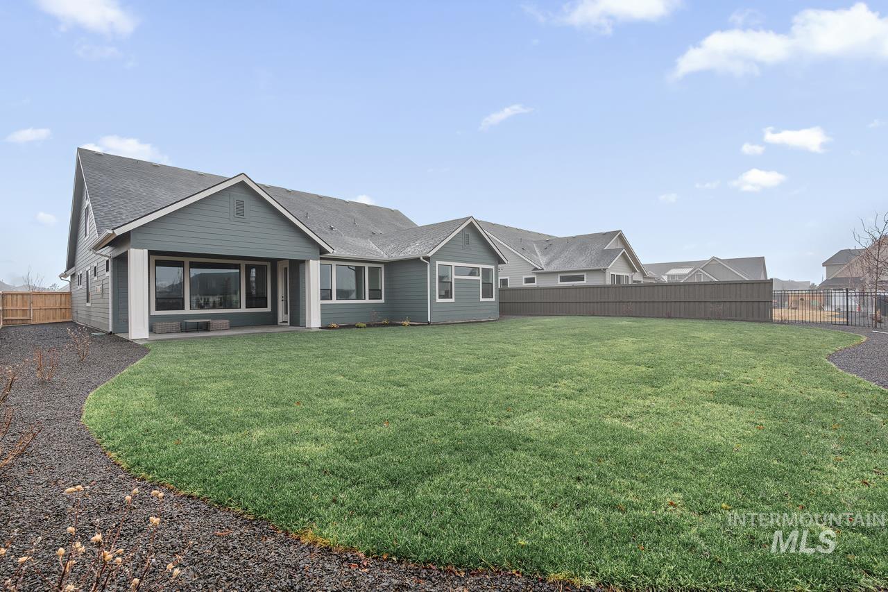 2547 N Black Forest Way