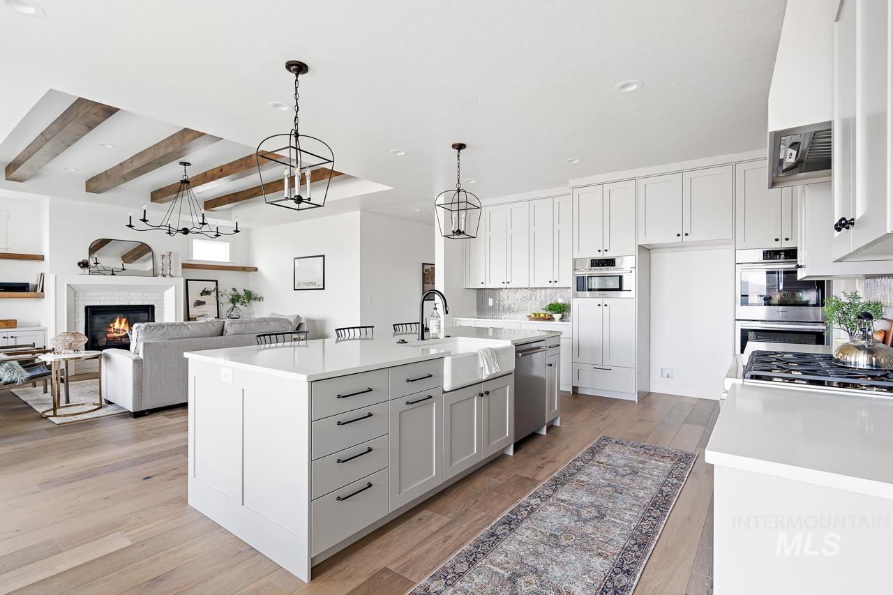 2547 N Black Forest Way