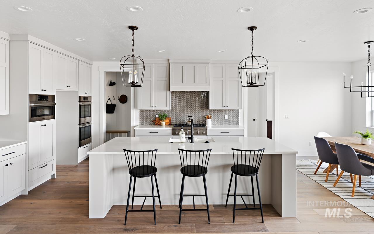 2547 N Black Forest Way