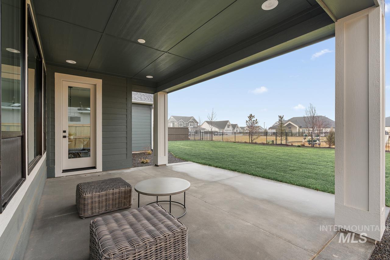 2547 N Black Forest Way