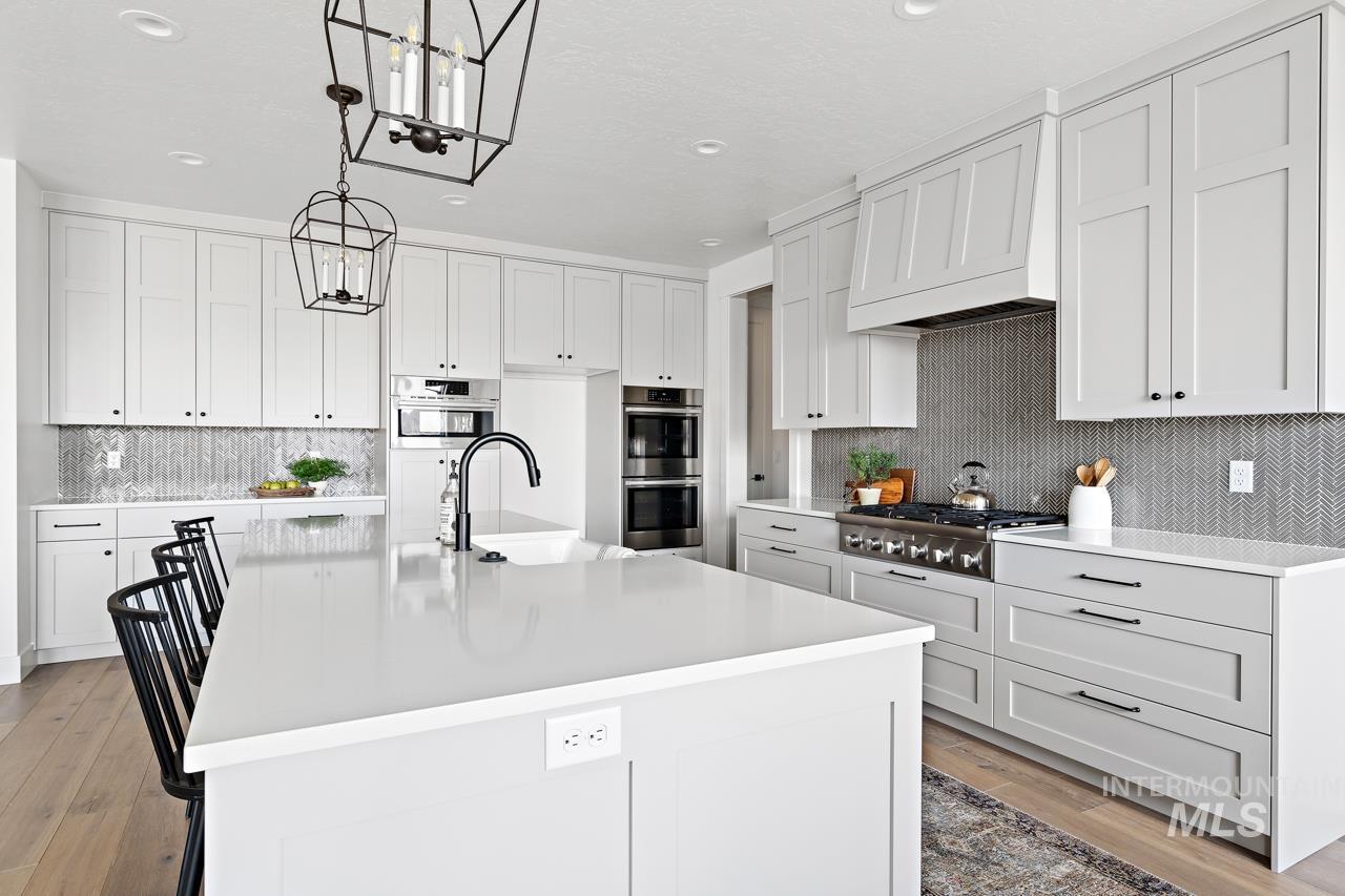 2547 N Black Forest Way