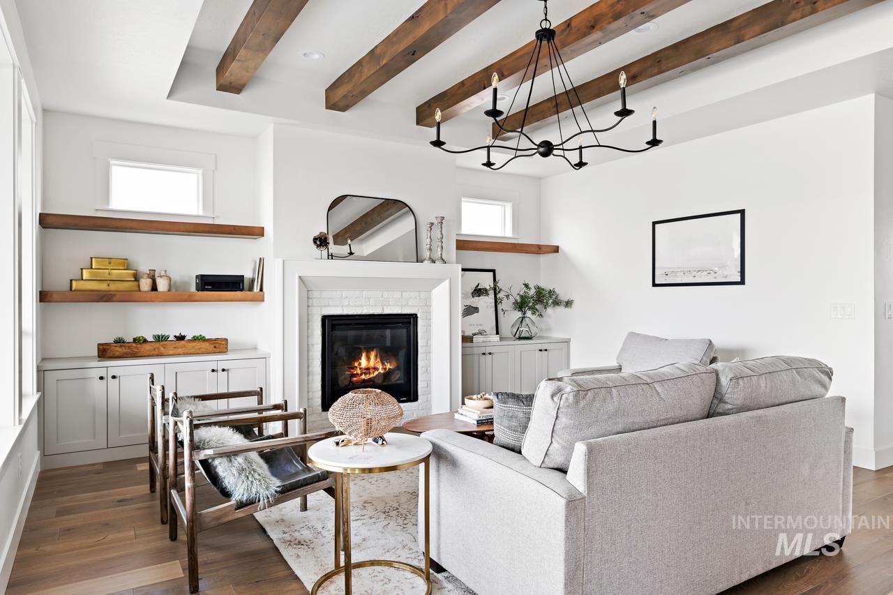 2547 N Black Forest Way