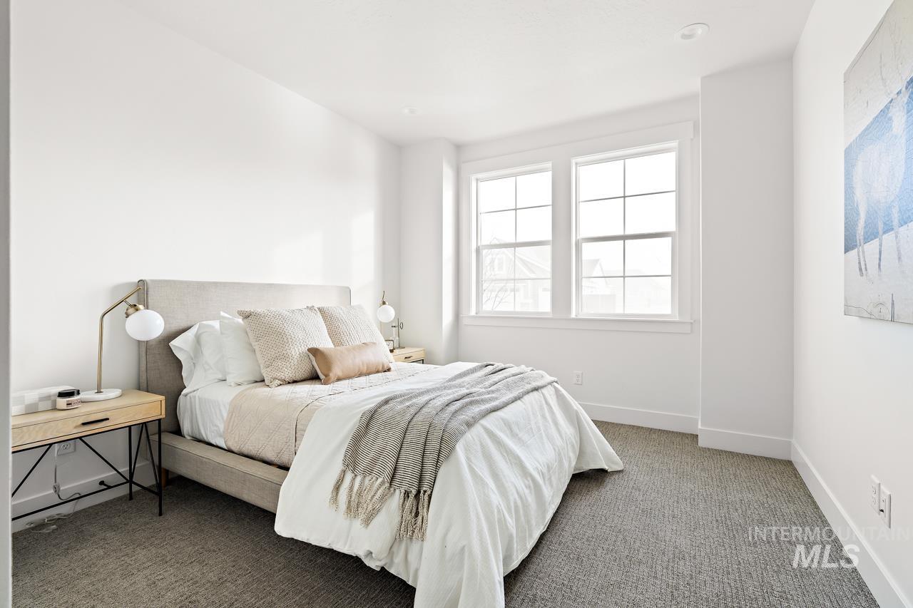 2547 N Black Forest Way