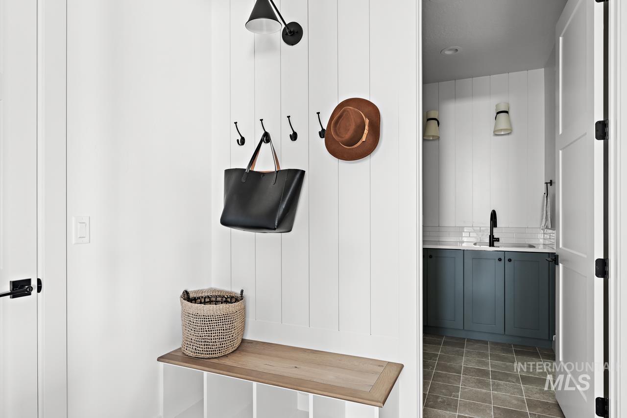 2547 N Black Forest Way