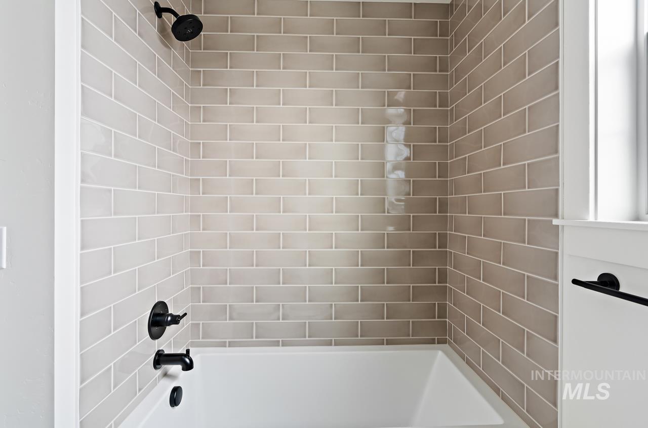 2547 N Black Forest Way