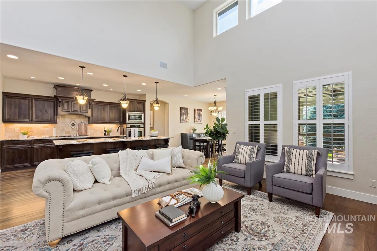 2841 S Lake Vista Ln