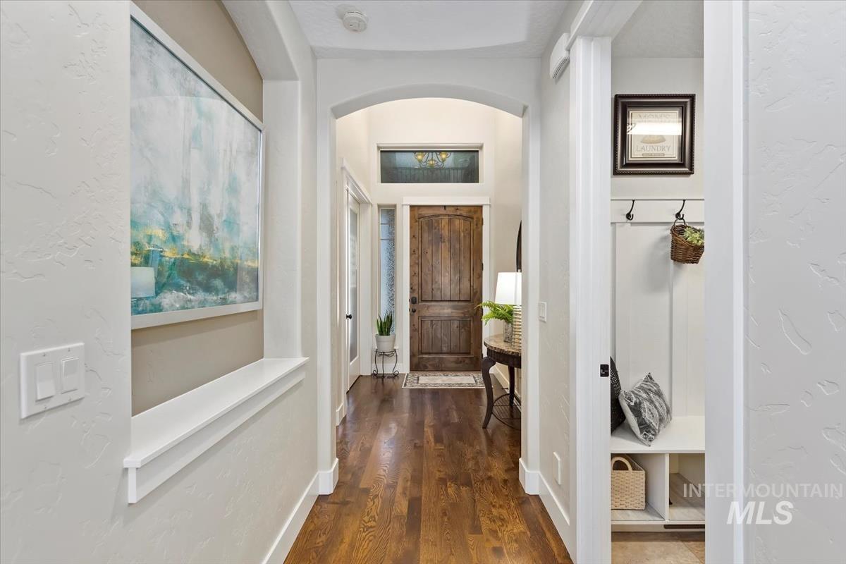 2841 S Lake Vista Ln