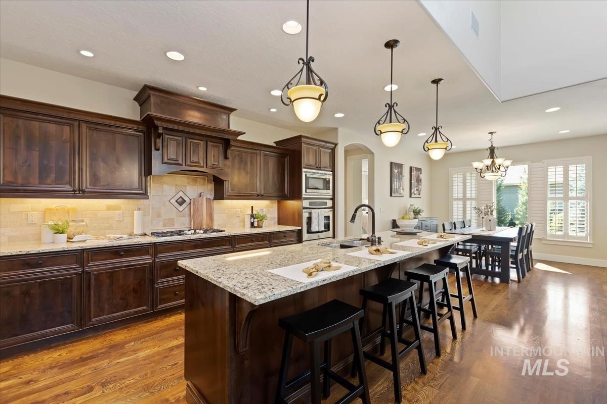 2841 S Lake Vista Ln