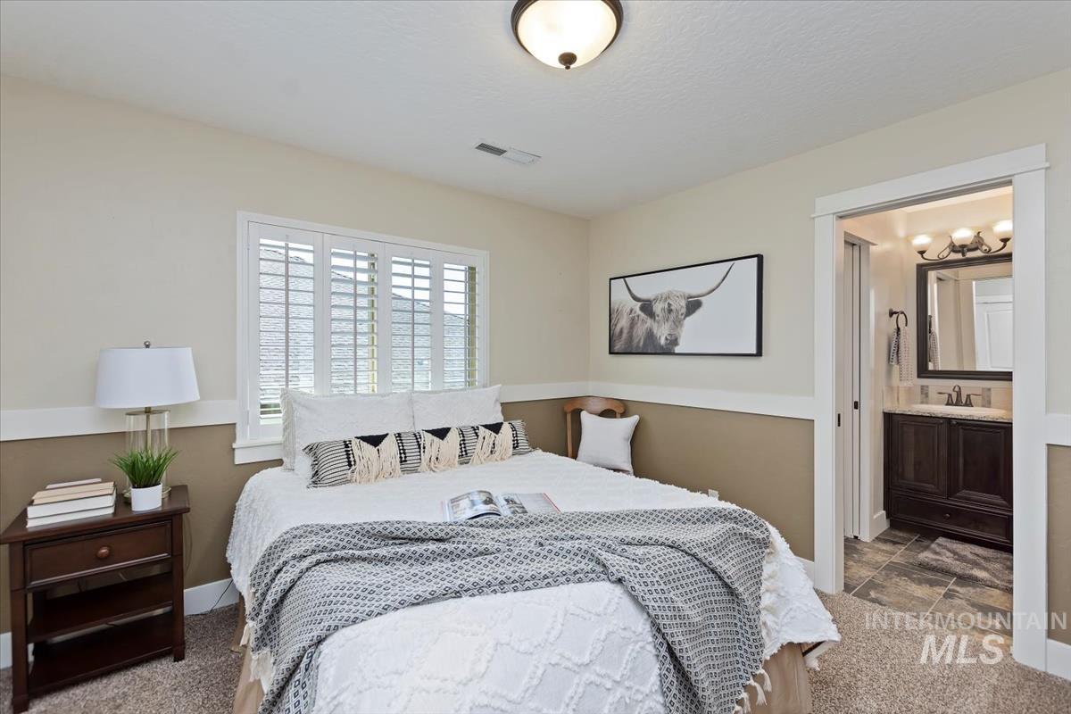 2841 S Lake Vista Ln