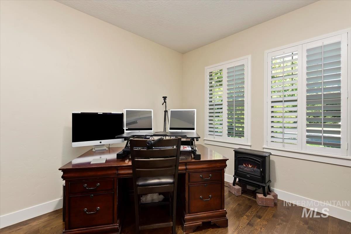 2841 S Lake Vista Ln