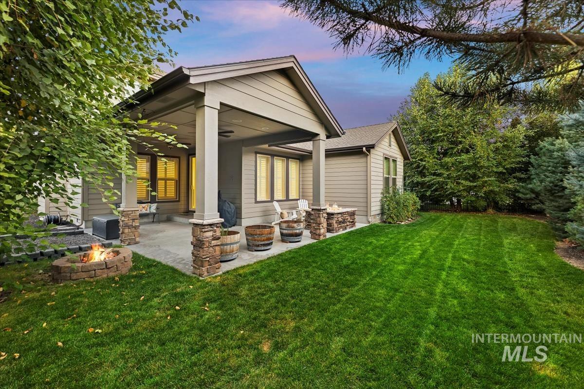 2841 S Lake Vista Ln