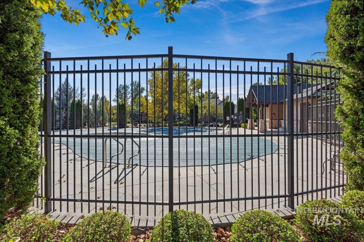 2841 S Lake Vista Ln