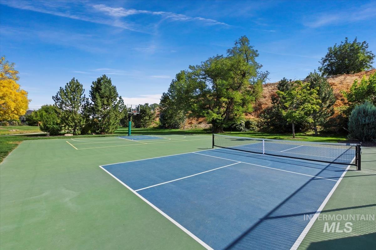 2841 S Lake Vista Ln