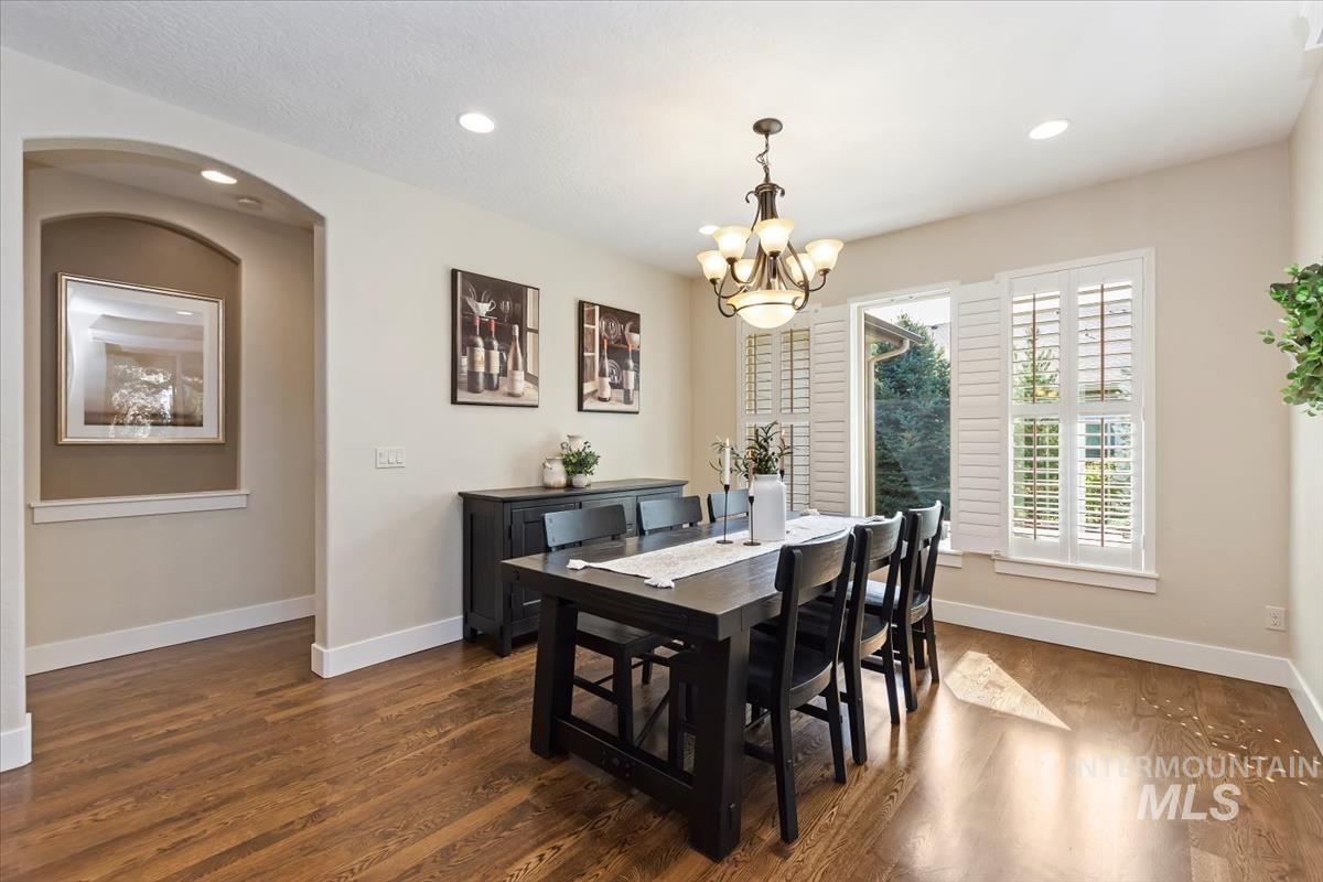 2841 S Lake Vista Ln