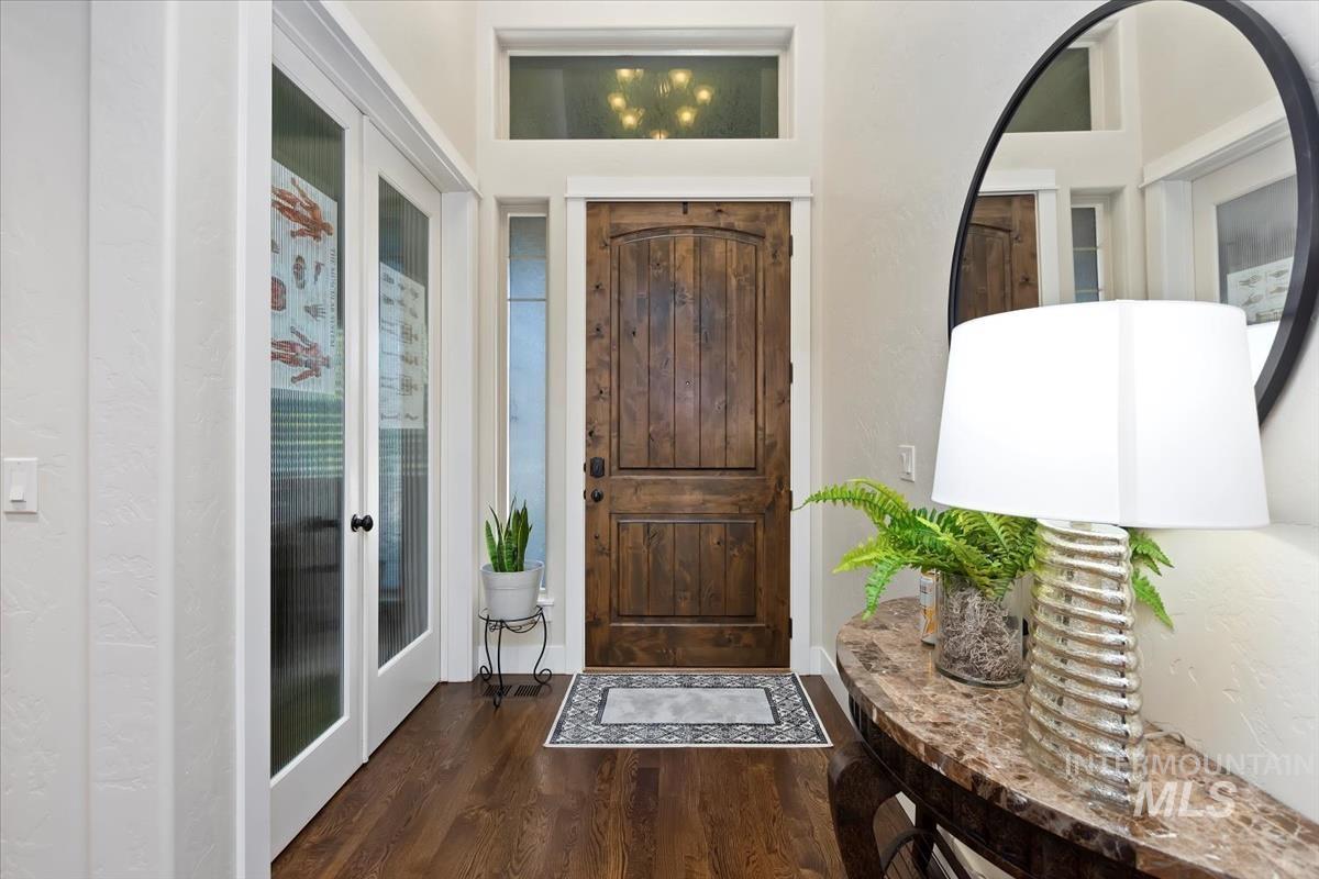 2841 S Lake Vista Ln