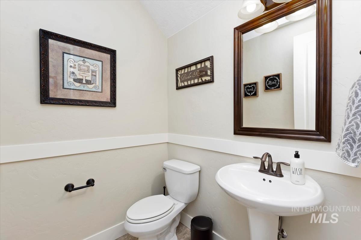 2841 S Lake Vista Ln